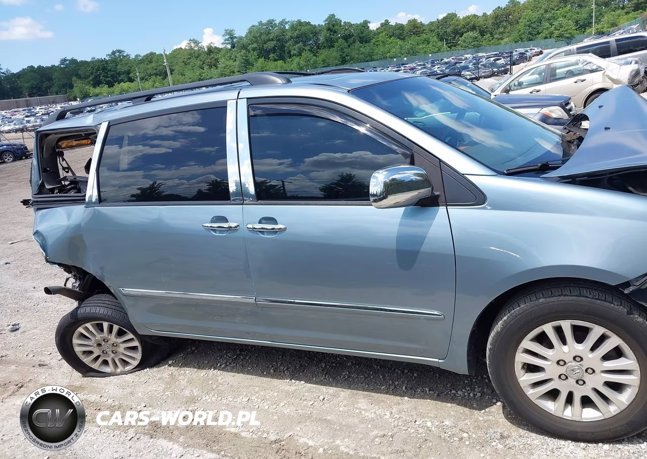 2010 Toyota Sienna Limited VIN:5TDYK4CC0AS332125 - 13