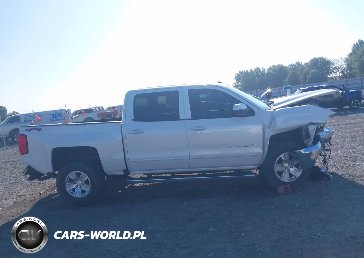 2018 Chevrolet Silverado 1500 1Lt VIN:3GCUKREC4JG390102 - 14