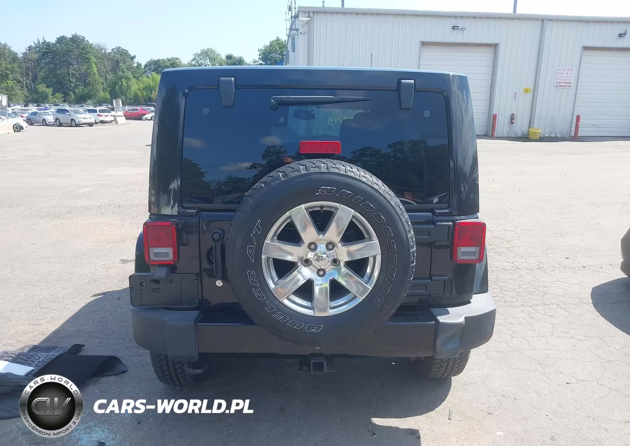 2016 Jeep Wrangler Unlimited Sahara VIN:1C4HJWEG7GL158787 - 16