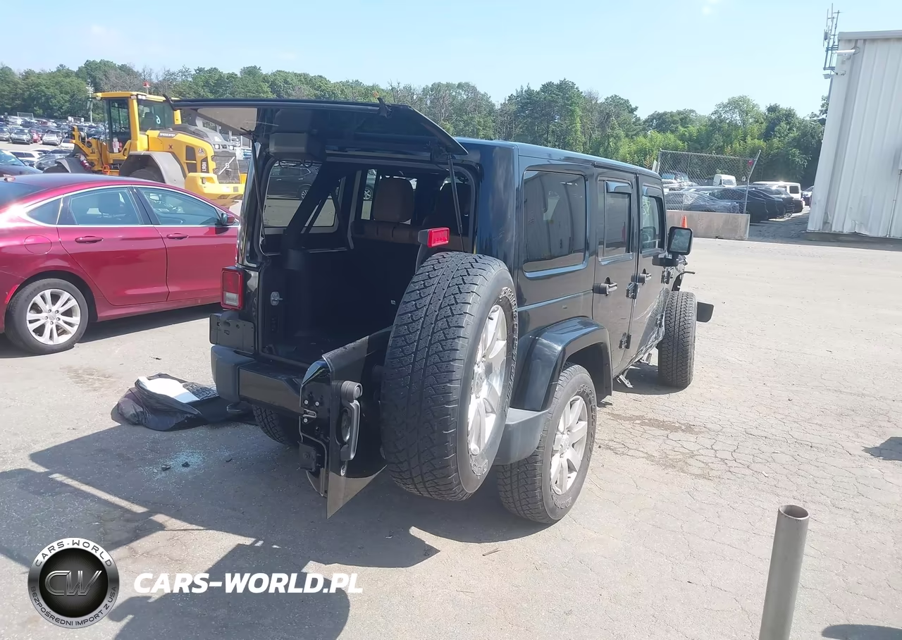 2016 Jeep Wrangler Unlimited Sahara VIN:1C4HJWEG7GL158787 - 4