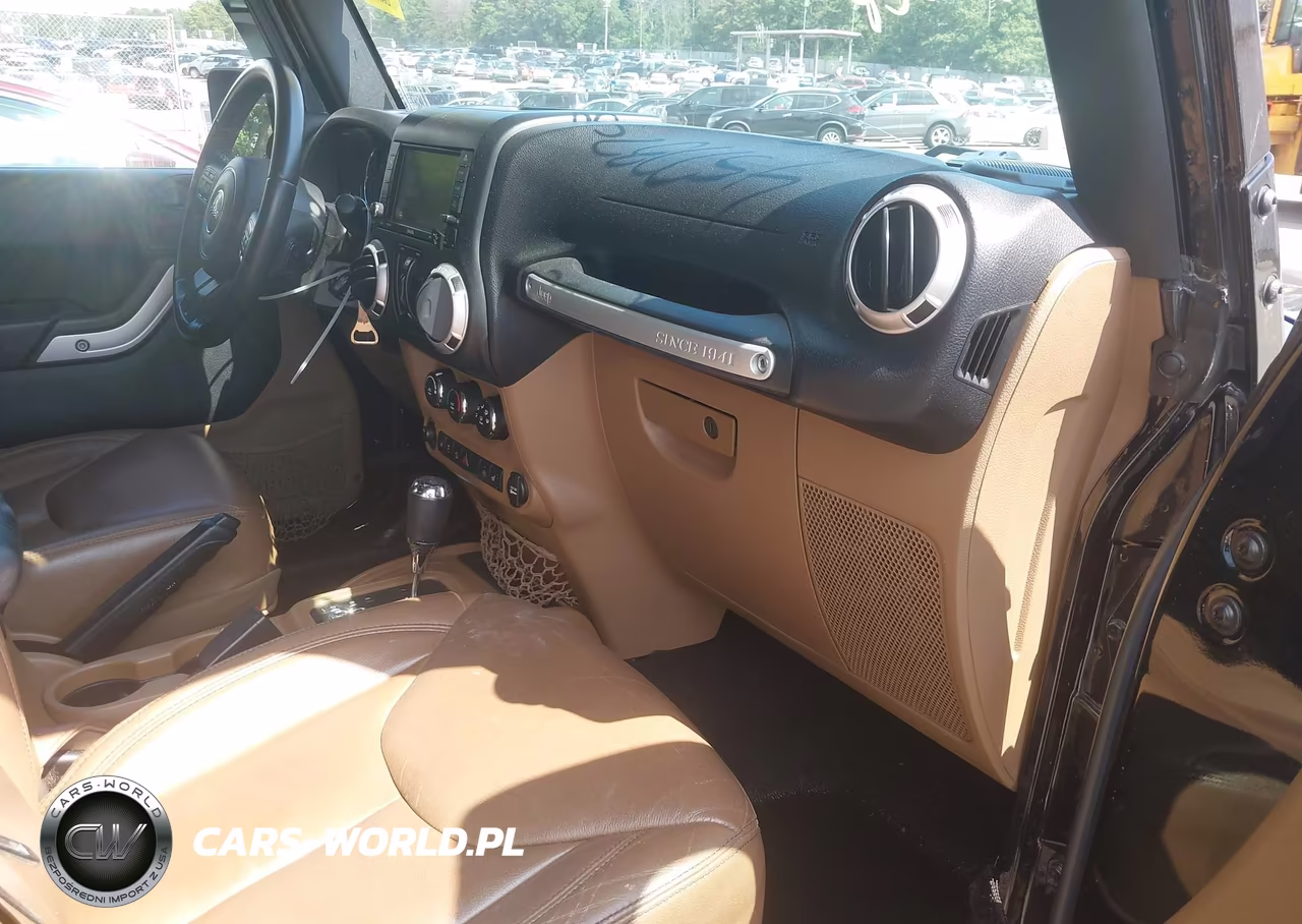 2016 Jeep Wrangler Unlimited Sahara VIN:1C4HJWEG7GL158787 - 5