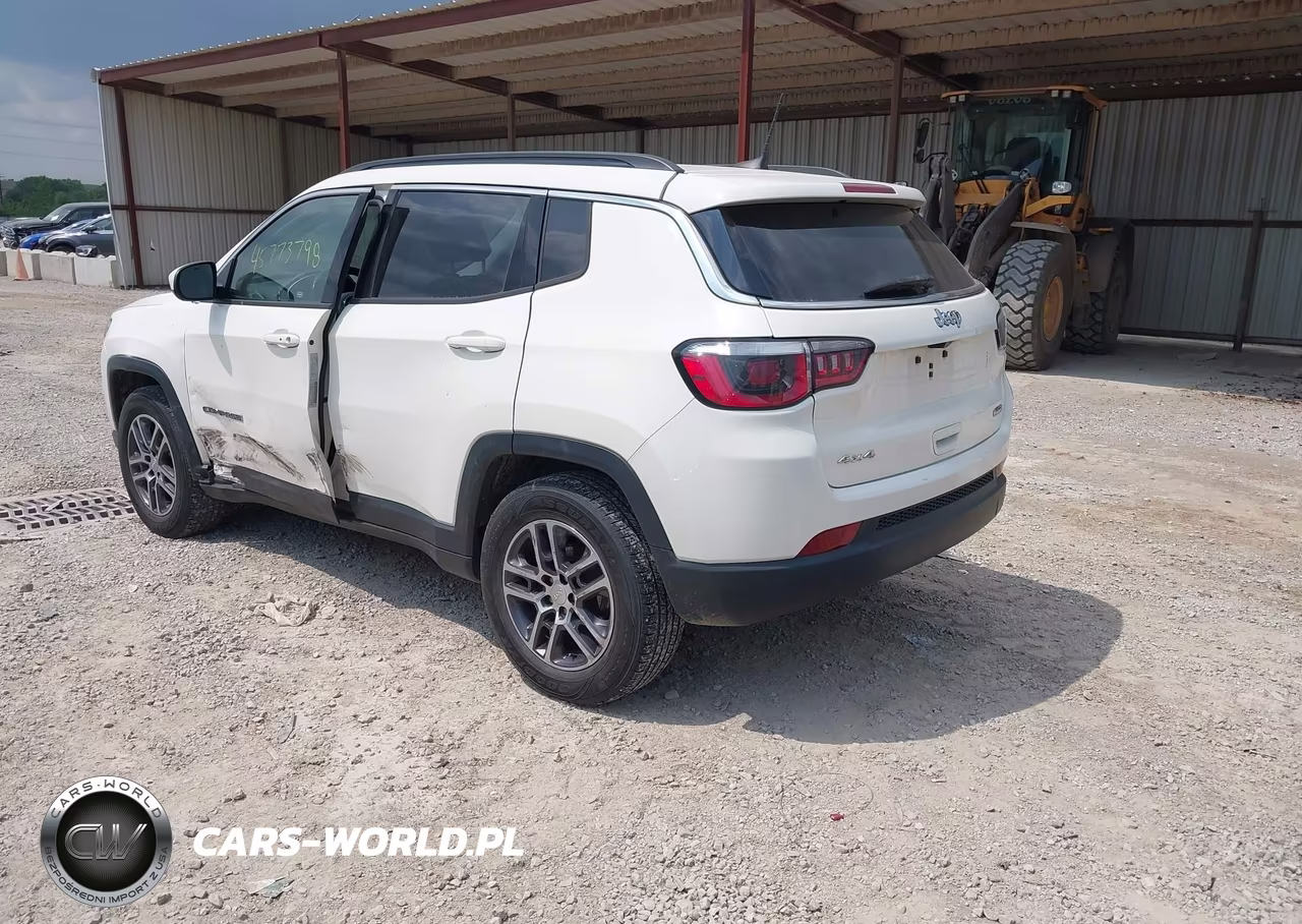 2017 Jeep New Compass Latitude 4X4 VIN:3C4NJDBB8HT666465 - 3