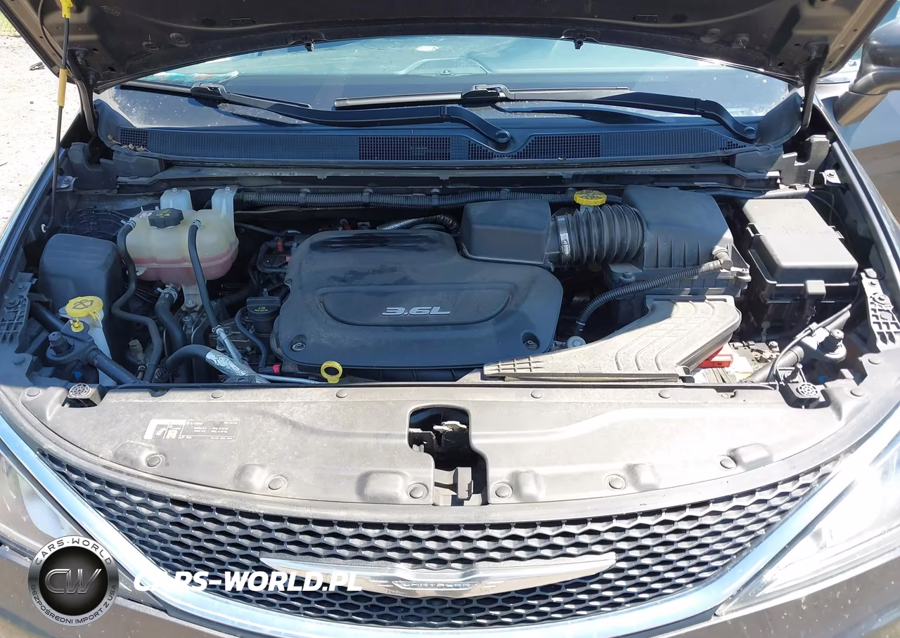 2018 Chrysler Pacifica Touring L VIN:2C4RC1BG6JR126370 - 10