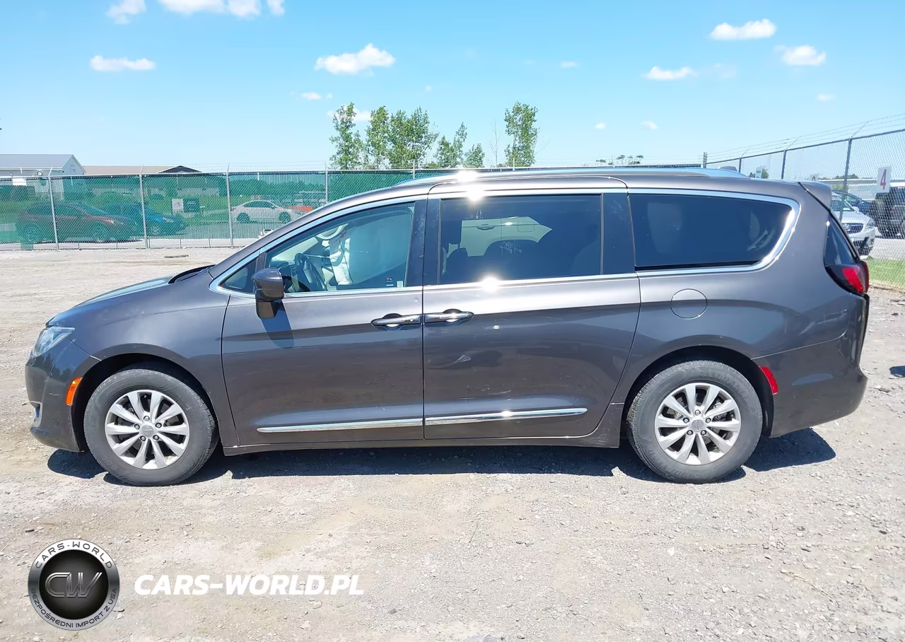 2018 Chrysler Pacifica Touring L VIN:2C4RC1BG6JR126370 - 14