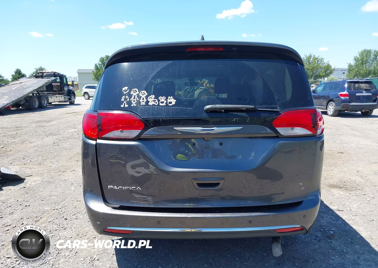 2018 Chrysler Pacifica Touring L VIN:2C4RC1BG6JR126370 - 16
