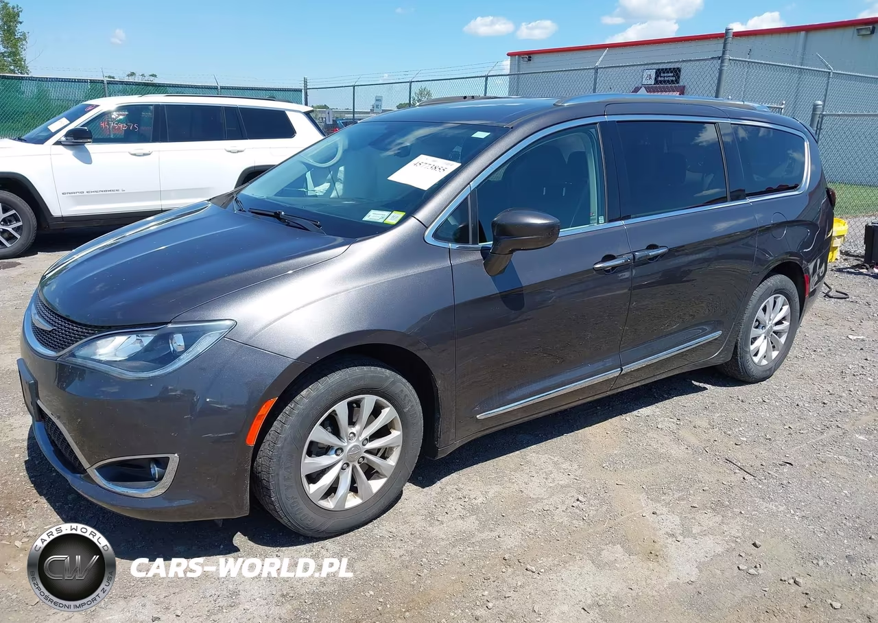 2018 Chrysler Pacifica Touring L VIN:2C4RC1BG6JR126370 - 2