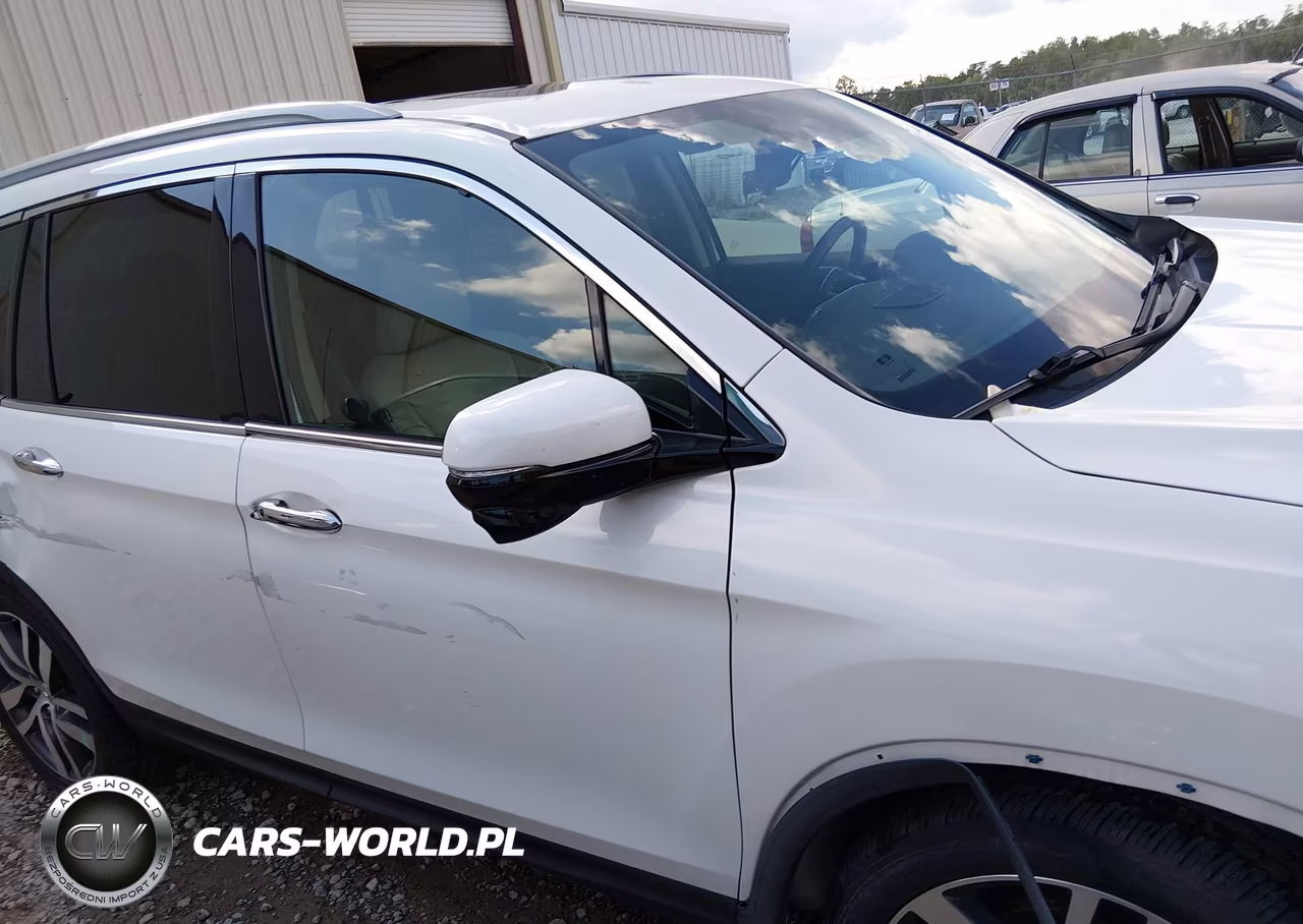 2016 Honda Pilot Touring VIN:5FNYF5H92GB038570 - 13