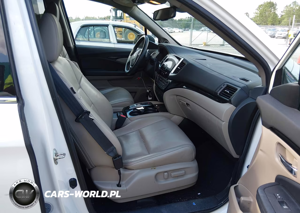 2016 Honda Pilot Touring VIN:5FNYF5H92GB038570 - 5
