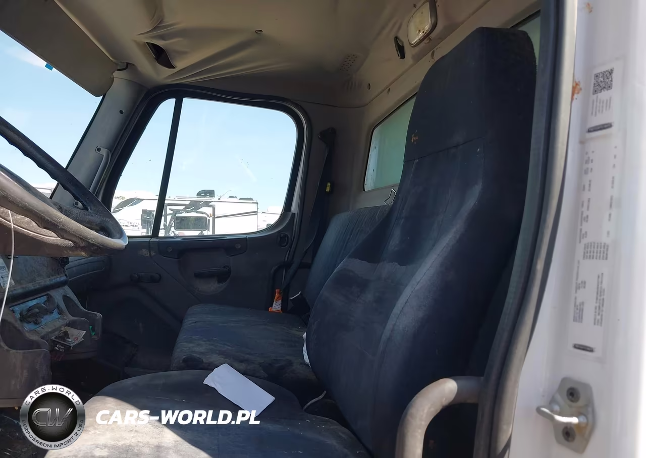 2017 Freightliner M2 106 VIN:1FVACWDU0HHJE2485 - 2
