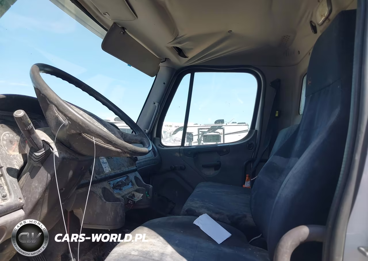 2017 Freightliner M2 106 VIN:1FVACWDU0HHJE2485 - 3