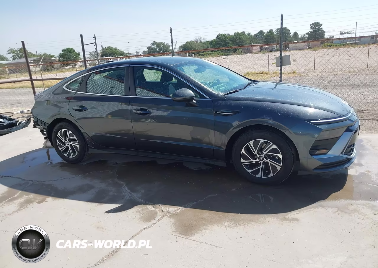 2026 Hyundai Sonata Hybrid Blue VIN:KMHL24JJ1TA164728 - 14