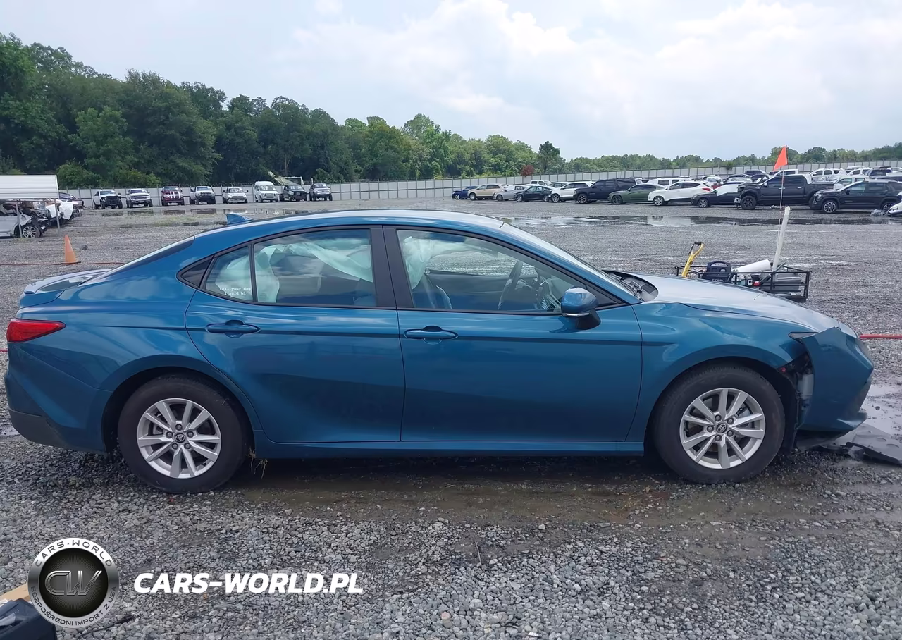 2025 Toyota Camry Le VIN:4T1DAACK8SU197234 - 13