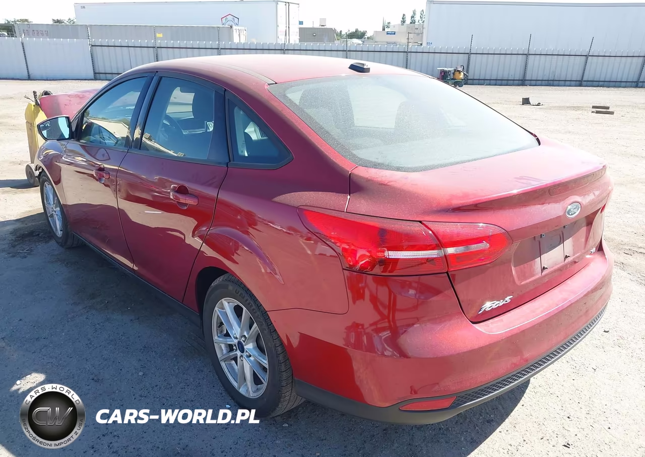 2015 Ford Focus Se VIN:1FADP3F22FL222236 - 3