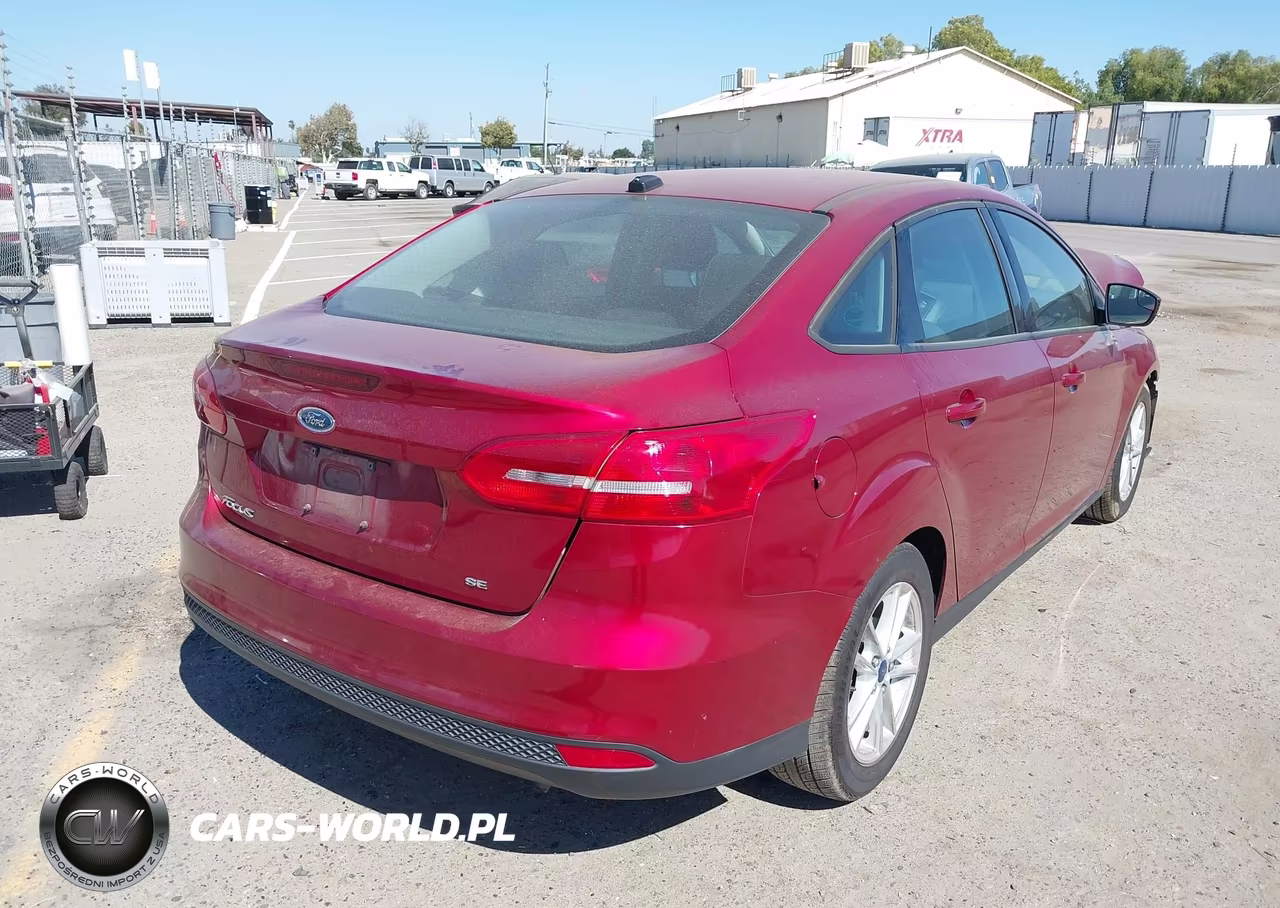 2015 Ford Focus Se VIN:1FADP3F22FL222236 - 4
