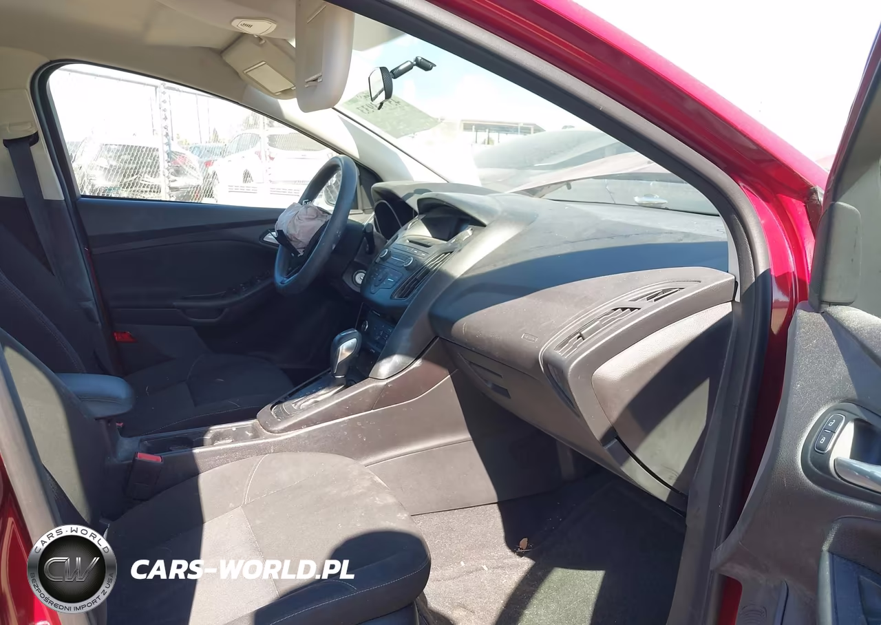 2015 Ford Focus Se VIN:1FADP3F22FL222236 - 5