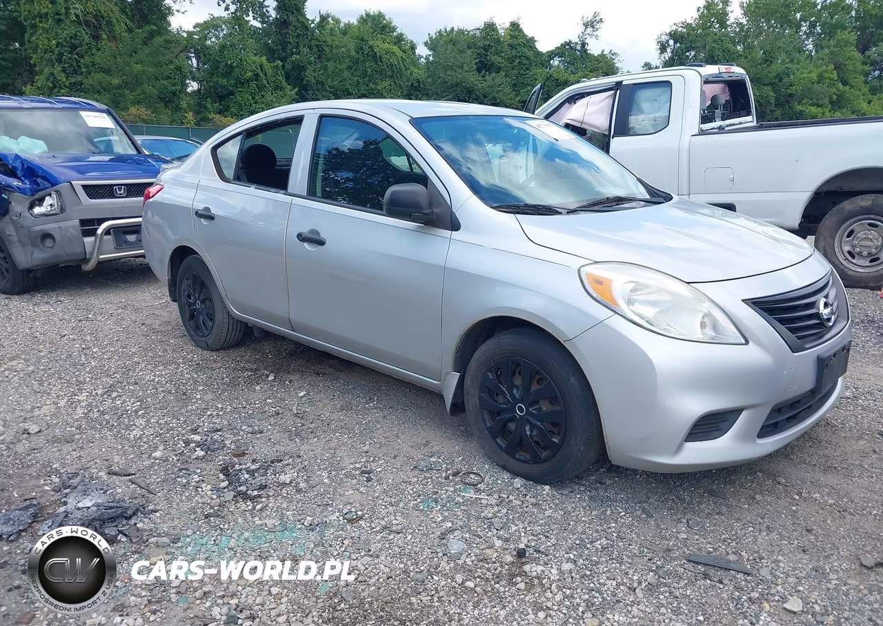 2013 Nissan Versa 1.6 S+