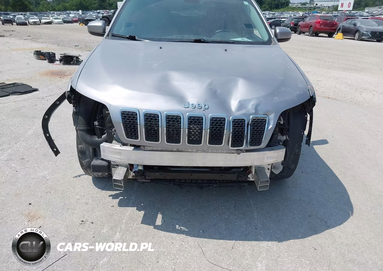 2019 Jeep Cherokee Latitude Plus 4X4 VIN:1C4PJMLN8KD150993 - 6