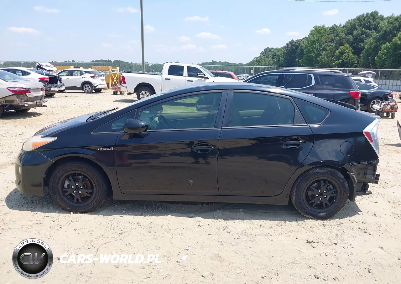2013 Toyota Prius Two VIN:JTDKN3DU5D1682740 - 15