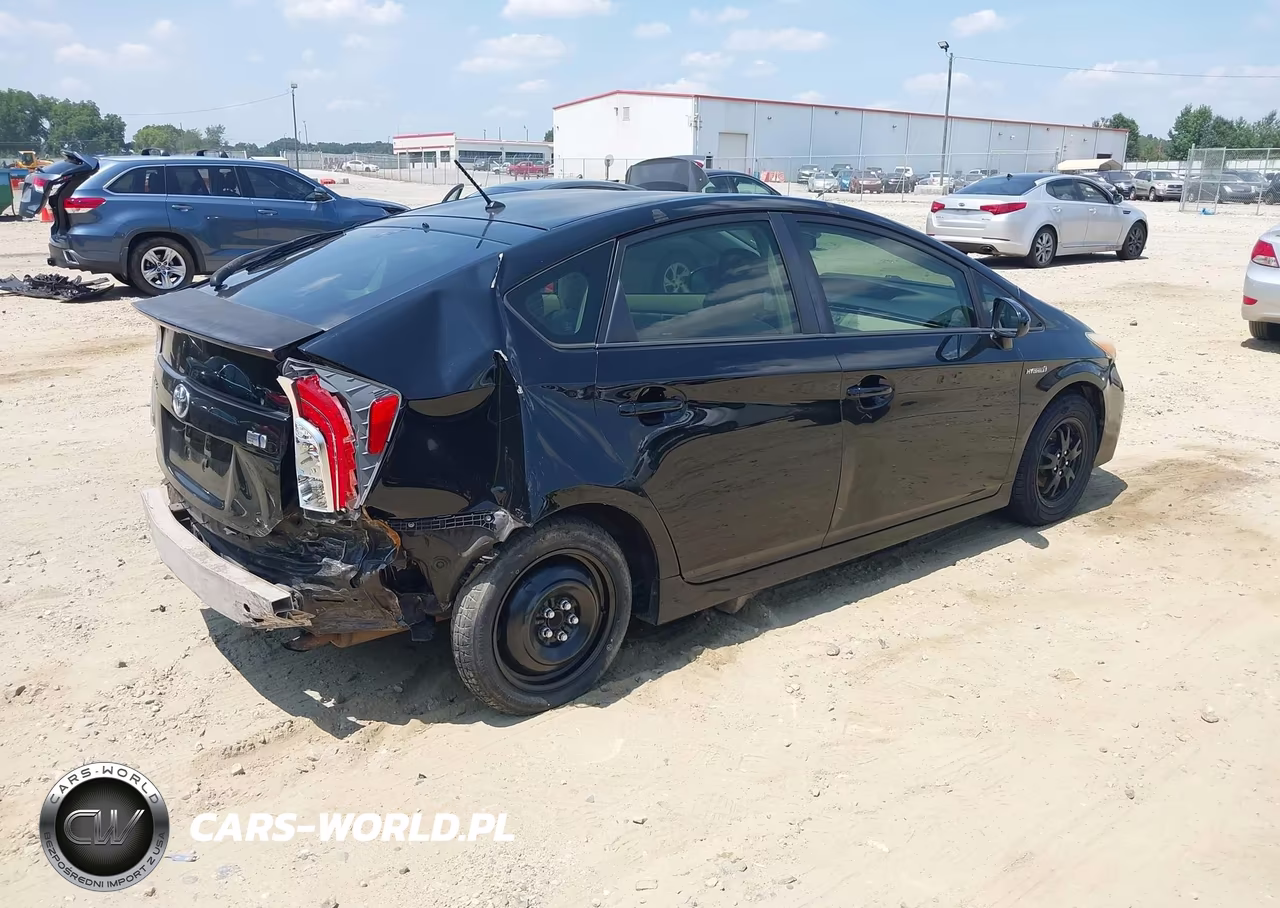 2013 Toyota Prius Two VIN:JTDKN3DU5D1682740 - 4