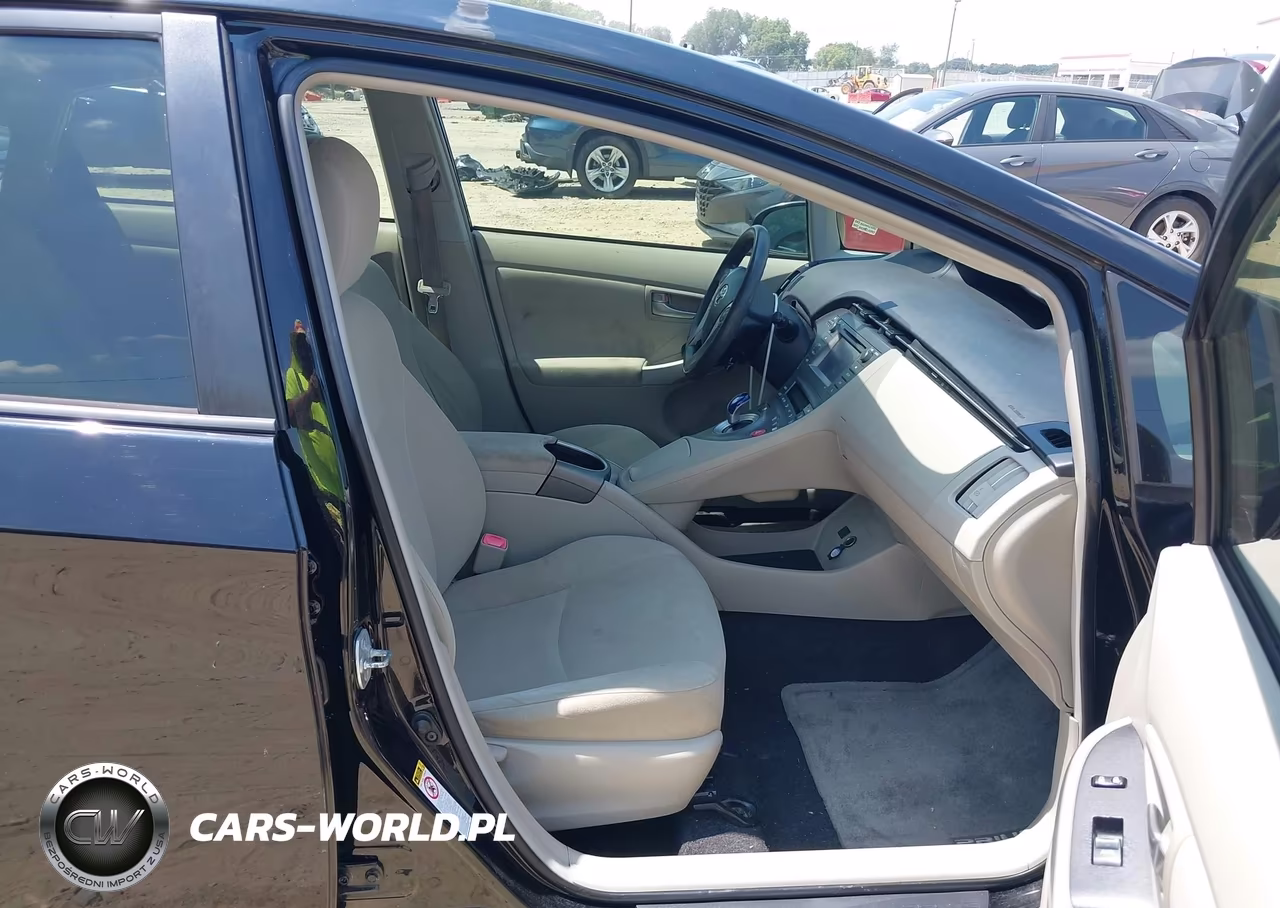 2013 Toyota Prius Two VIN:JTDKN3DU5D1682740 - 5