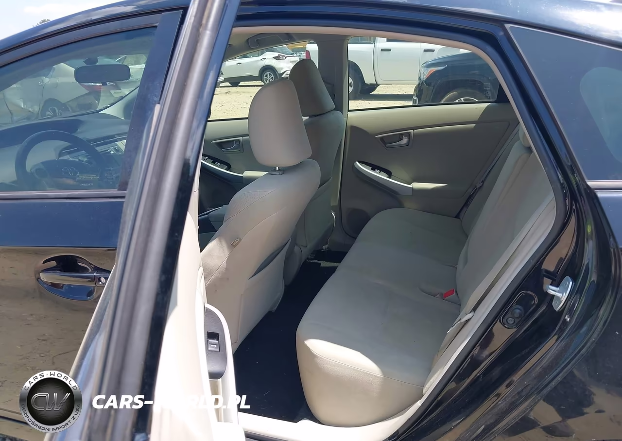2013 Toyota Prius Two VIN:JTDKN3DU5D1682740 - 8