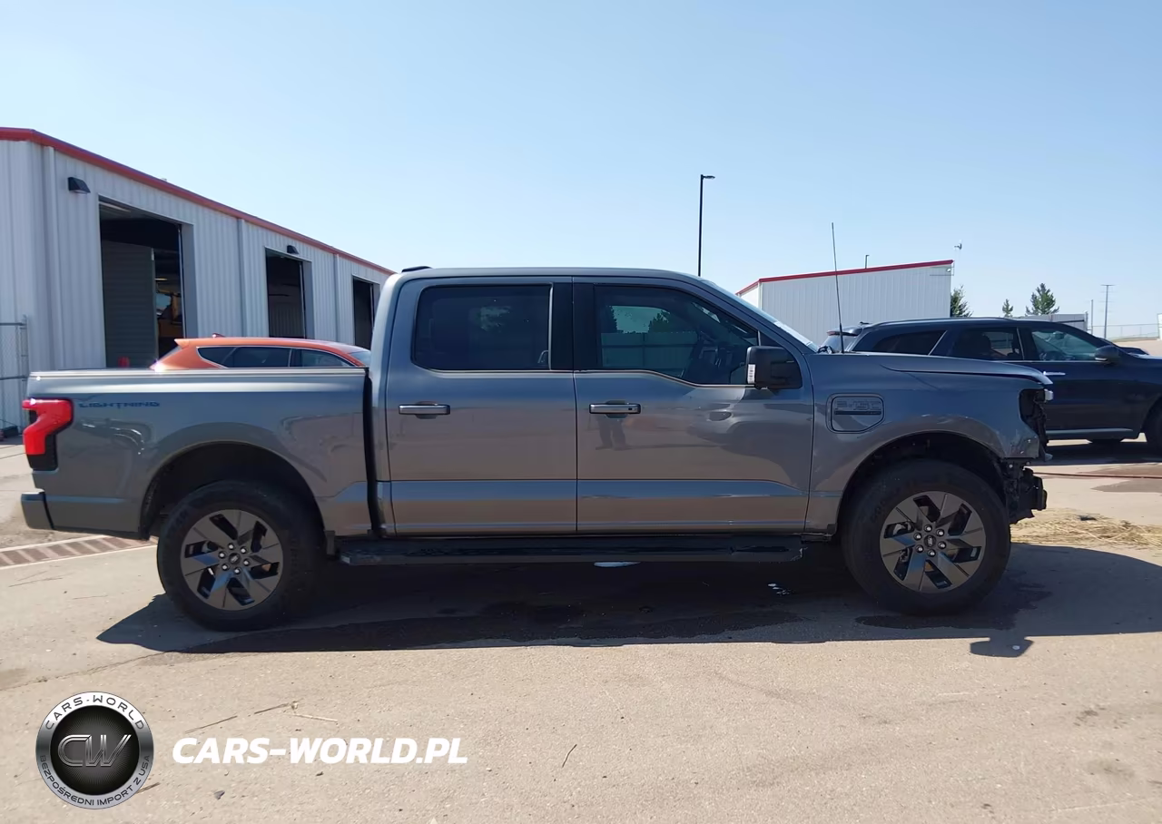 2023 Ford F-150 Lightning Xlt VIN:1FT6W1EV0PWG35598 - 13