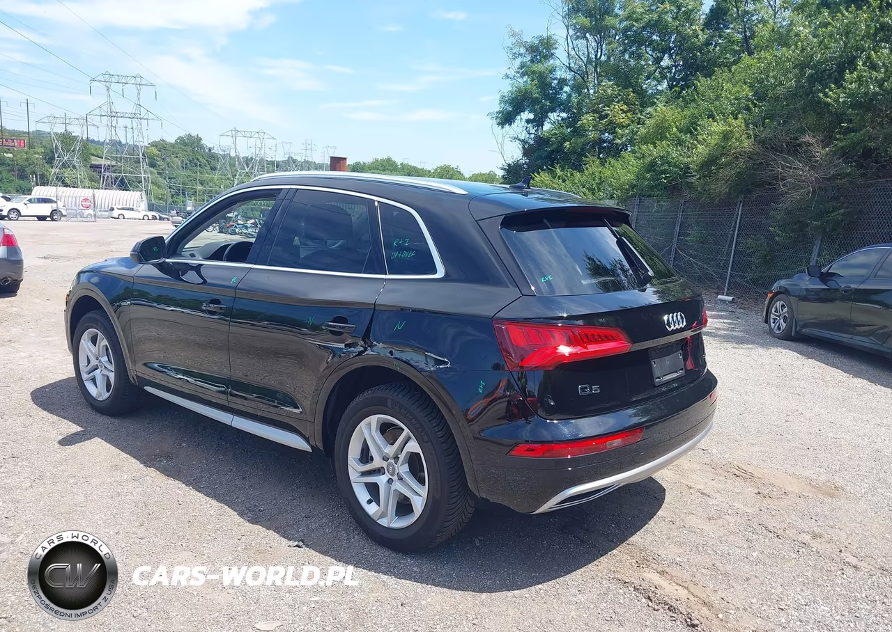 2019 Audi Q5 45 Premium VIN:WA1ANAFY2K2121929 - 3