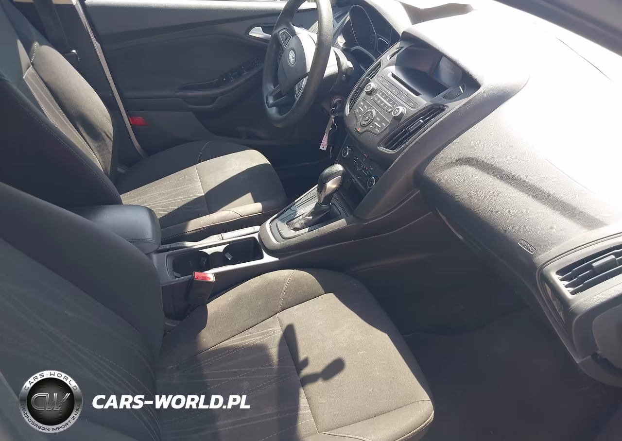 2017 Ford Focus Se VIN:1FADP3F20HL288433 - 5