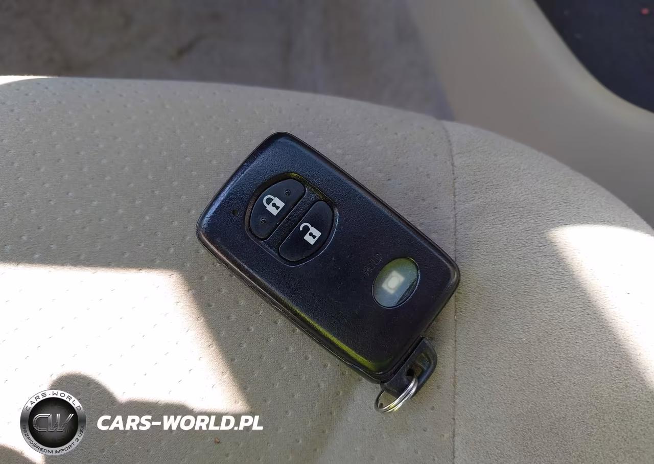2011 Toyota Prius Two VIN:JTDKN3DU2B1477826 - 11