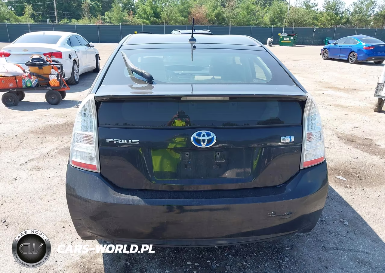 2011 Toyota Prius Two VIN:JTDKN3DU2B1477826 - 17