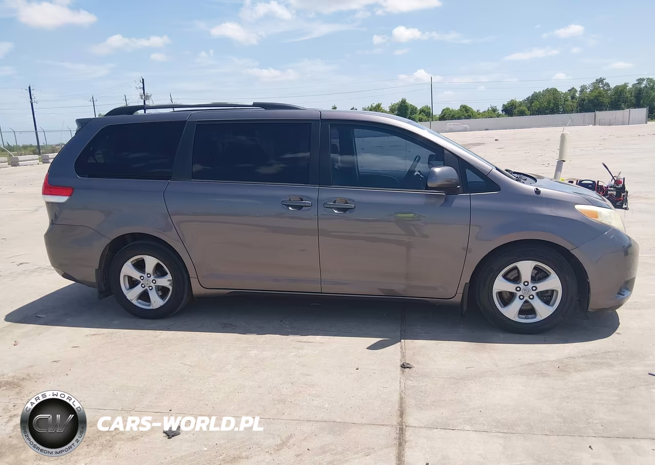 2011 Toyota Sienna Le V6 VIN:5TDKK3DC8BS013278 - 13