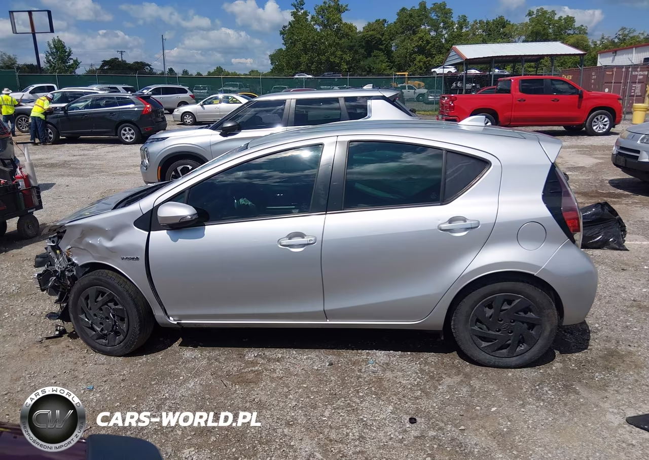 2015 Toyota Prius C Three VIN:JTDKDTB33F1102935 - 15