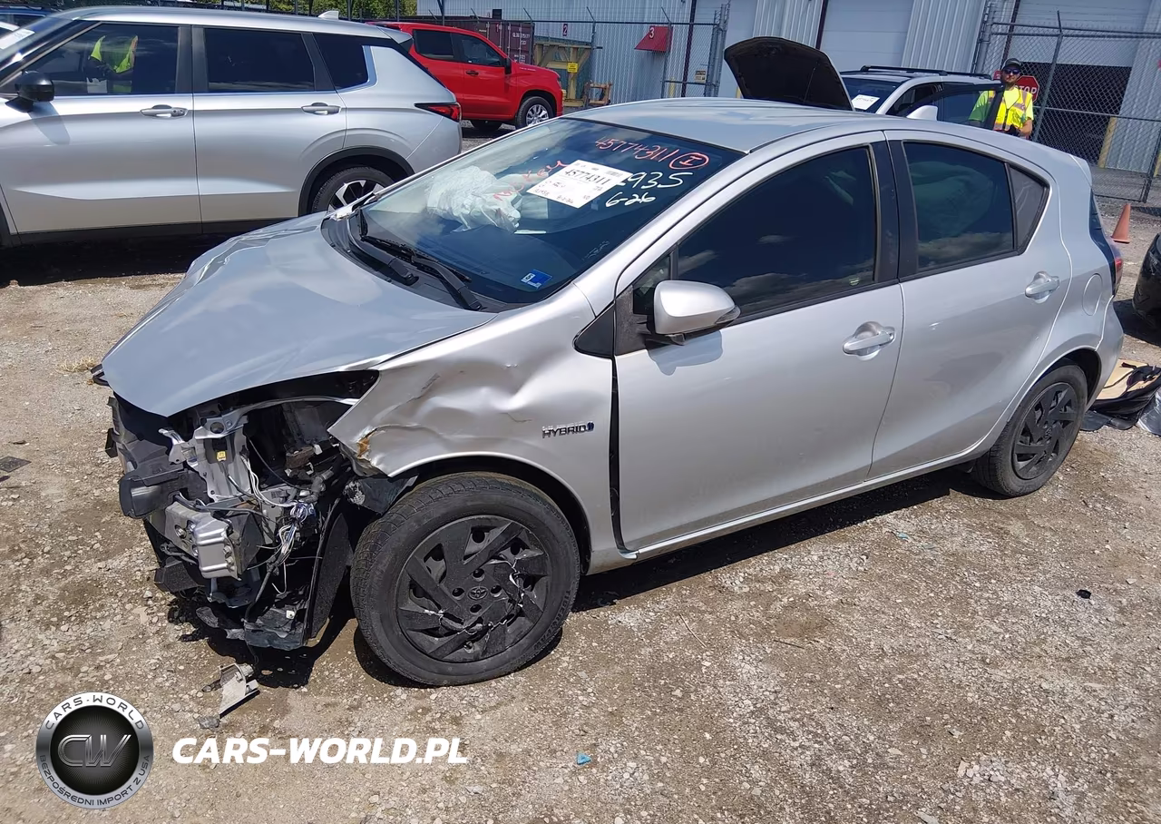 2015 Toyota Prius C Three VIN:JTDKDTB33F1102935 - 2