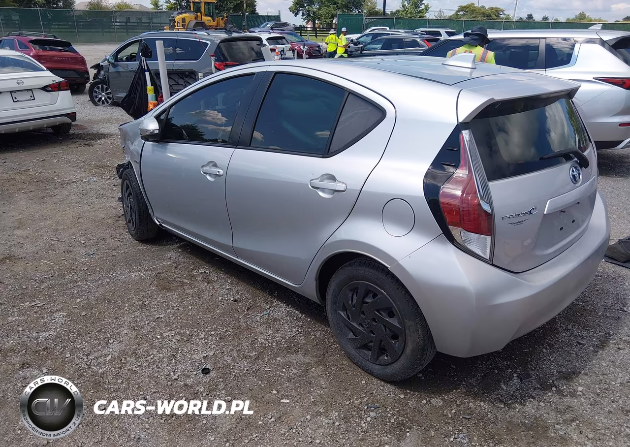 2015 Toyota Prius C Three VIN:JTDKDTB33F1102935 - 3