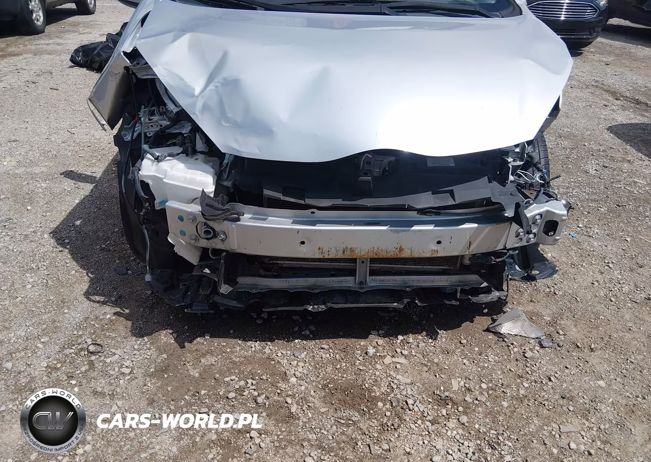 2015 Toyota Prius C Three VIN:JTDKDTB33F1102935 - 6