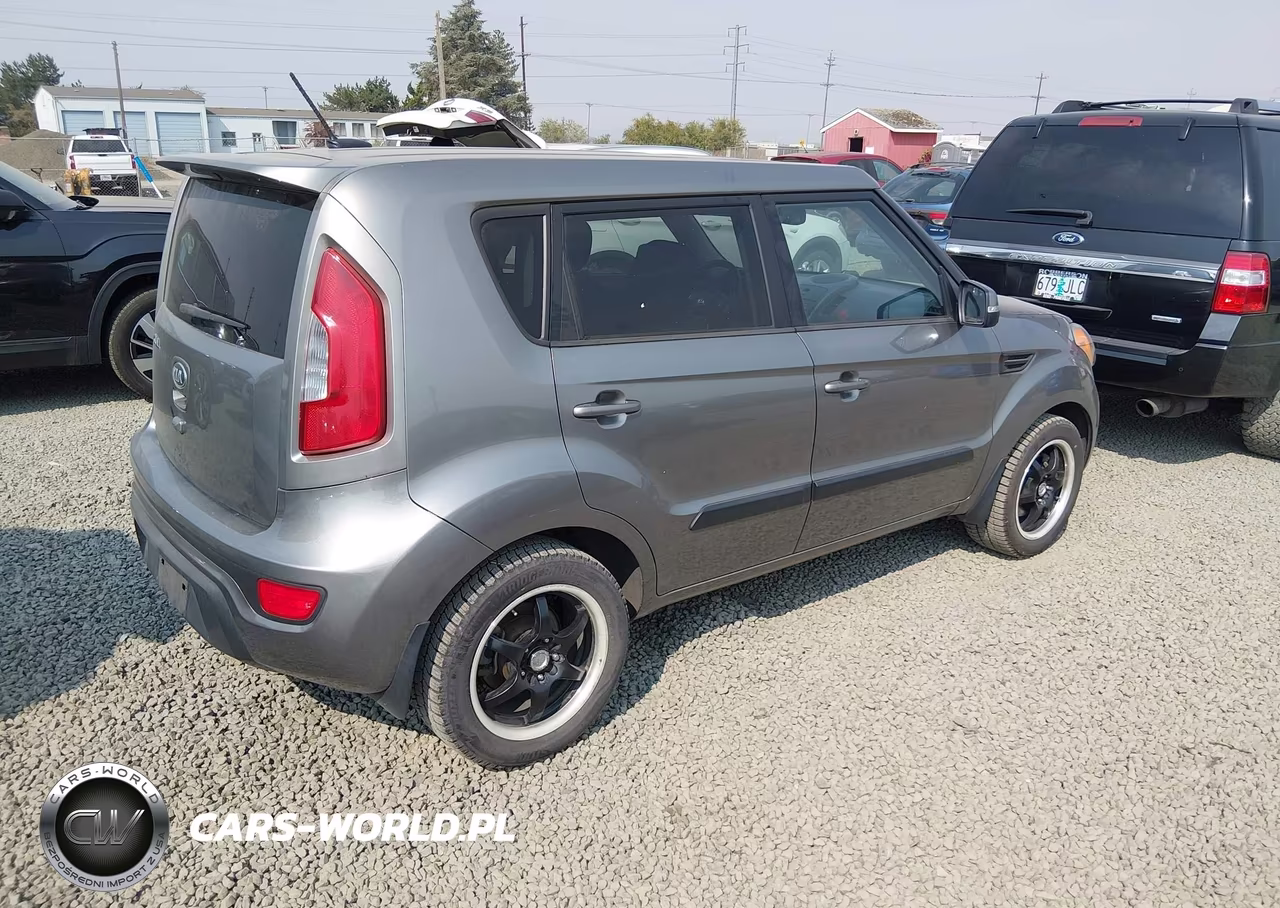 2013 Kia Soul + VIN:KNDJT2A65D7503854 - 4