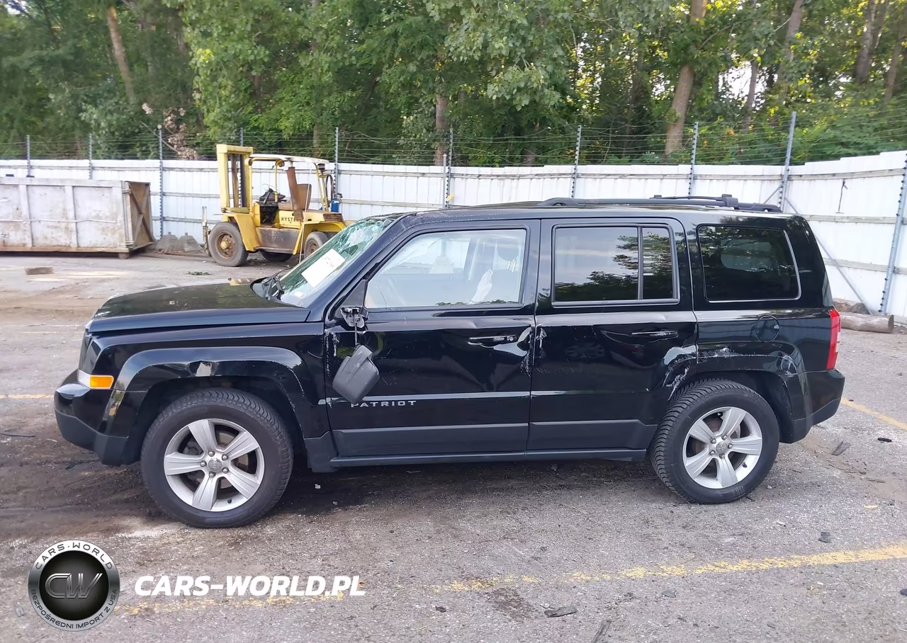 2014 Jeep Patriot Latitude VIN:1C4NJPFA2ED502147 - 14
