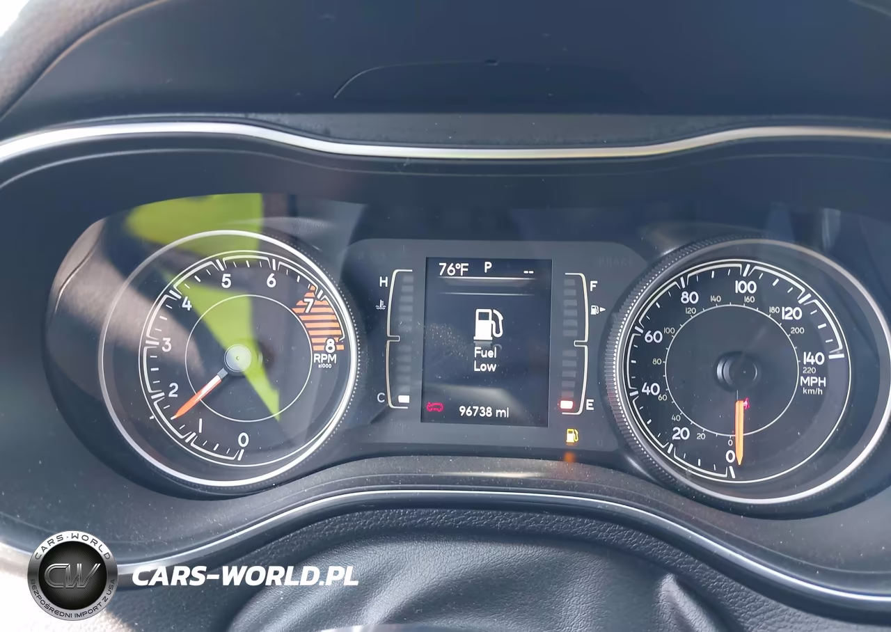 2019 Jeep Cherokee Latitude Plus 4X4 VIN:1C4PJMLX9KD122072 - 15