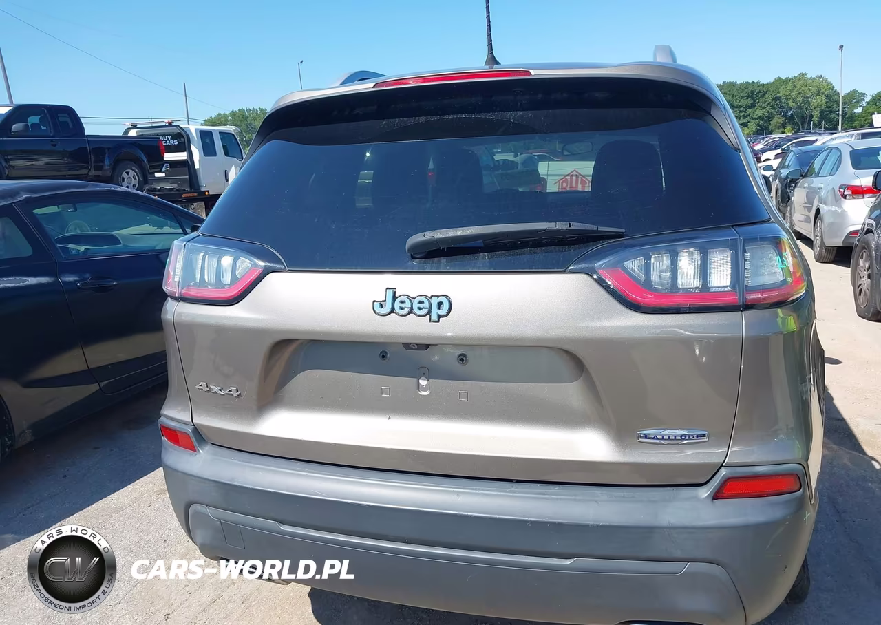 2019 Jeep Cherokee Latitude Plus 4X4 VIN:1C4PJMLX9KD122072 - 16