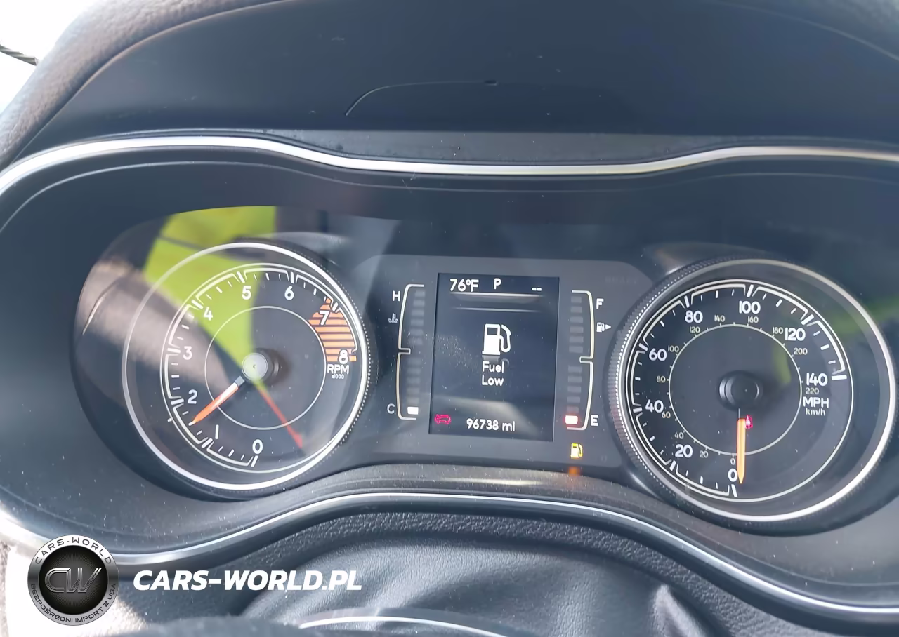 2019 Jeep Cherokee Latitude Plus 4X4 VIN:1C4PJMLX9KD122072 - 7