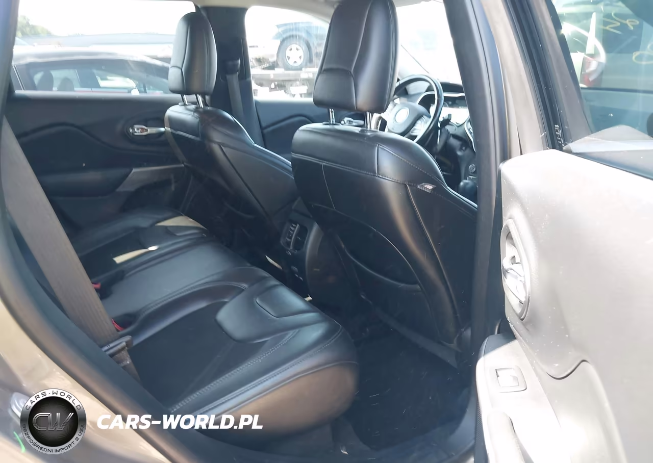 2019 Jeep Cherokee Latitude Plus 4X4 VIN:1C4PJMLX9KD122072 - 8