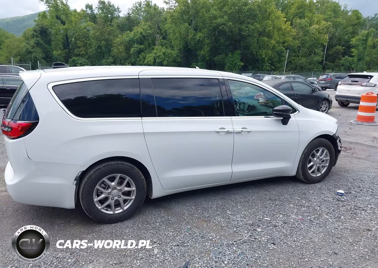 2027 Chrysler Pacifica VIN:2C4RC1BG2VR562753 - 13