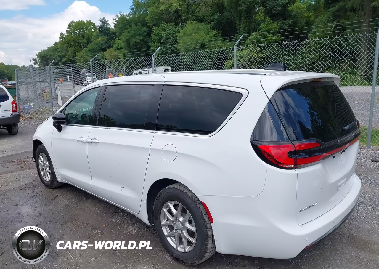 2027 Chrysler Pacifica VIN:2C4RC1BG2VR562753 - 3
