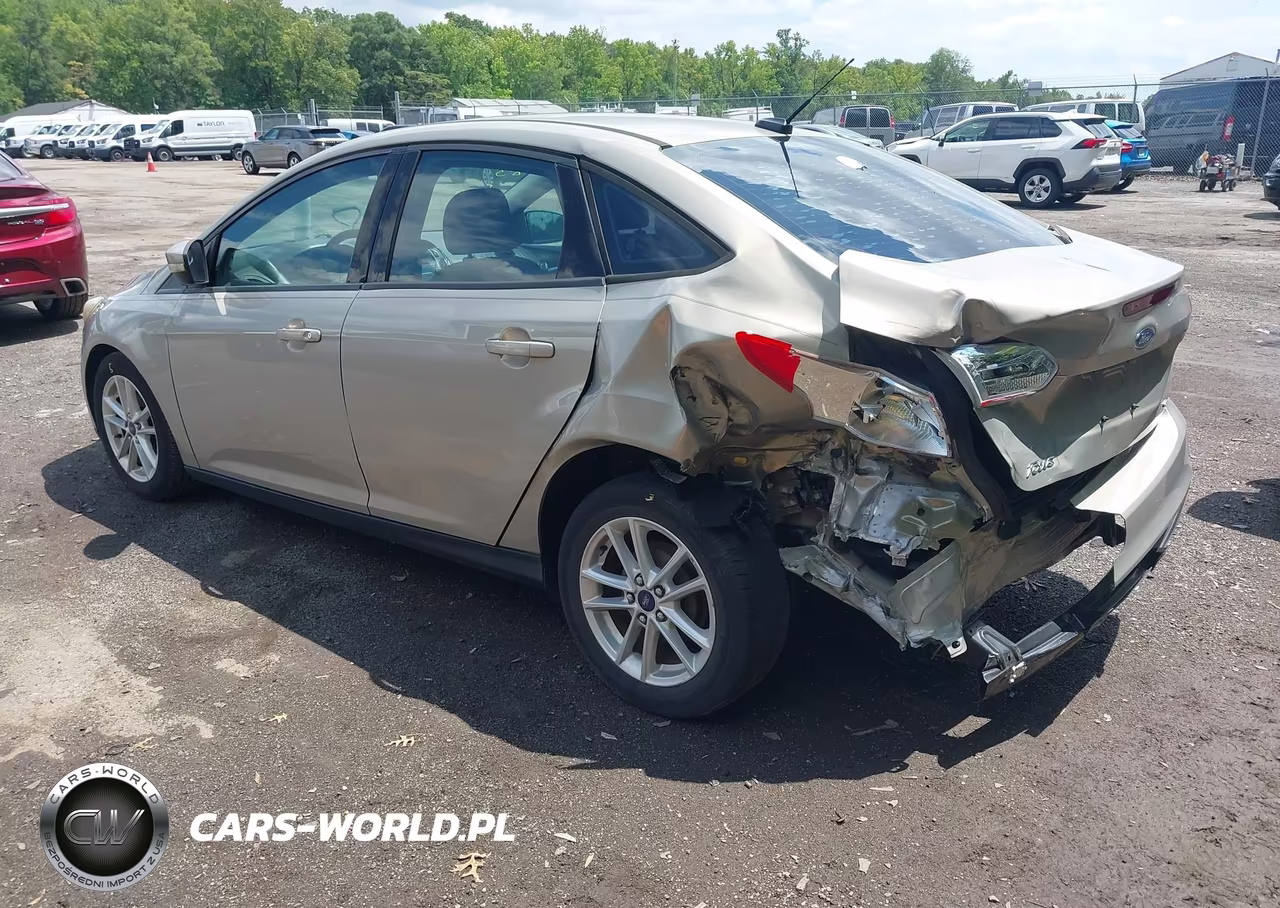 2015 Ford Focus Se VIN:1FADP3F27FL317049 - 3