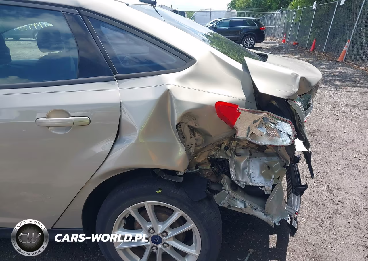 2015 Ford Focus Se VIN:1FADP3F27FL317049 - 6