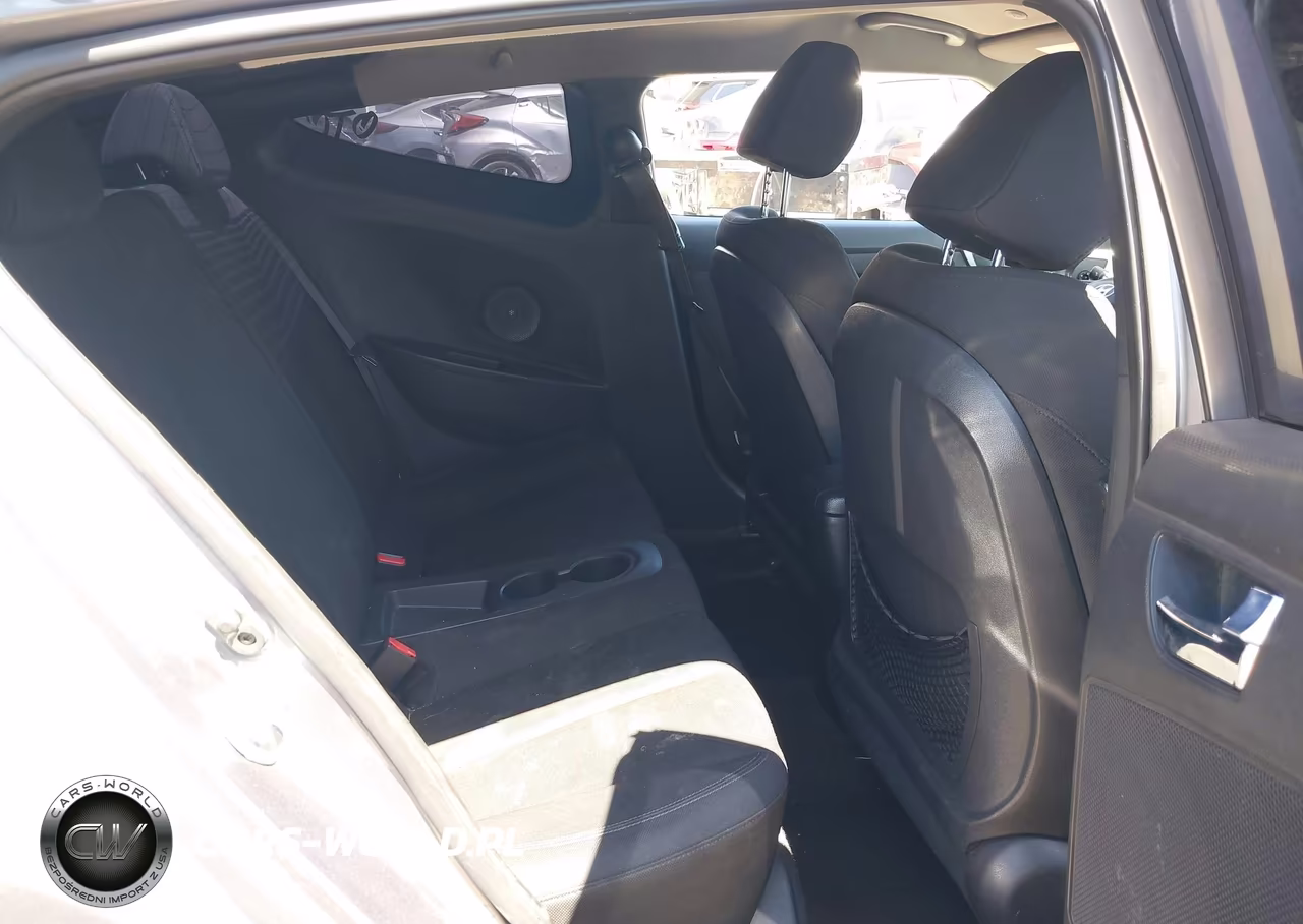 2014 Hyundai Veloster Base W-Black VIN:KMHTC6AD6EU216889 - 8