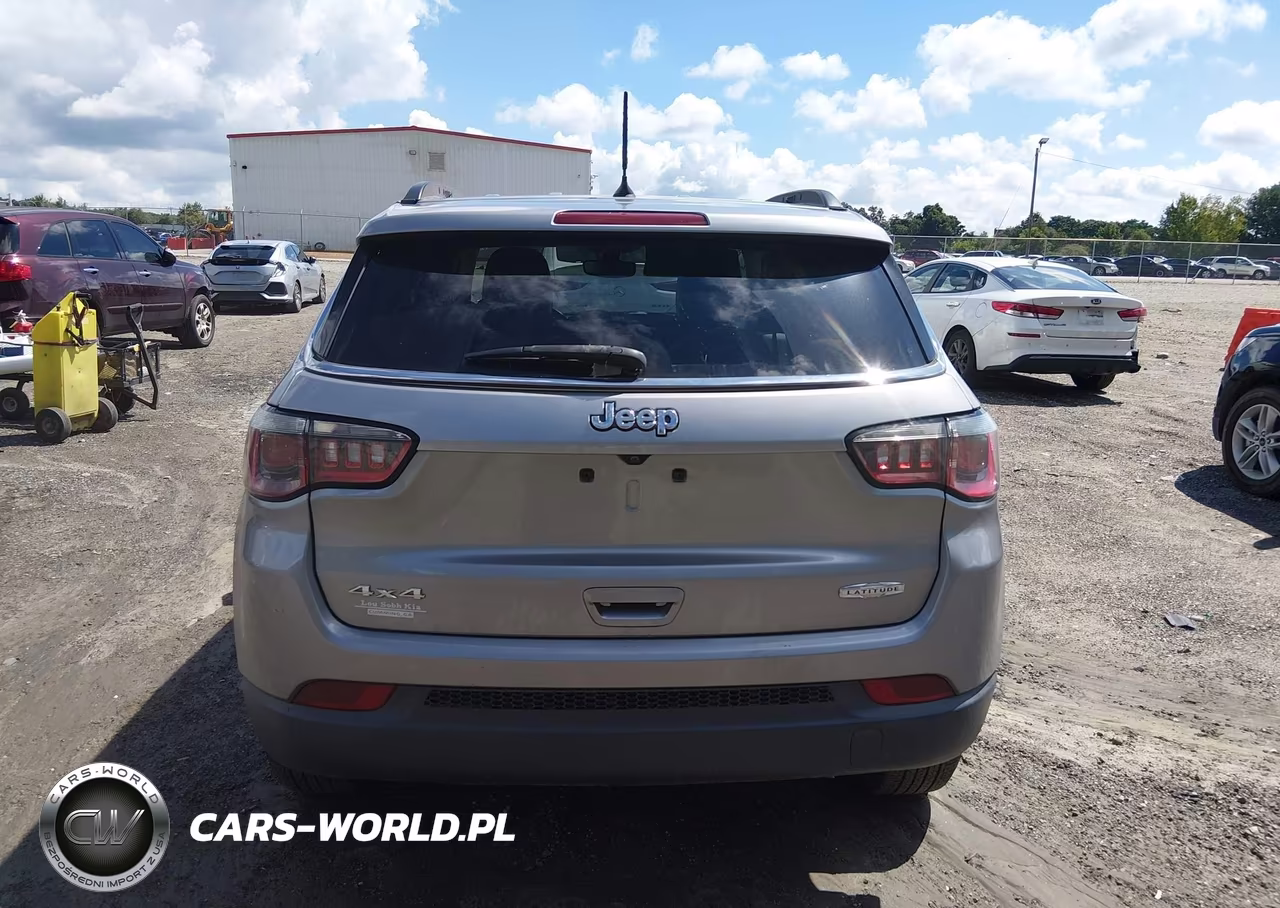 2018 Jeep Compass Latitude 4X4 VIN:3C4NJDBB3JT314268 - 17