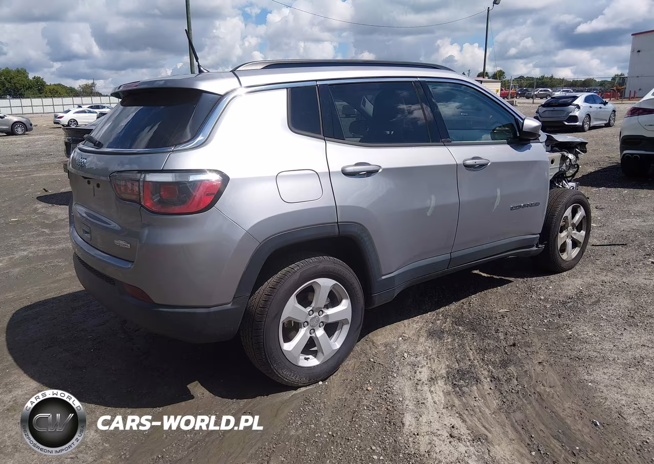 2018 Jeep Compass Latitude 4X4 VIN:3C4NJDBB3JT314268 - 4