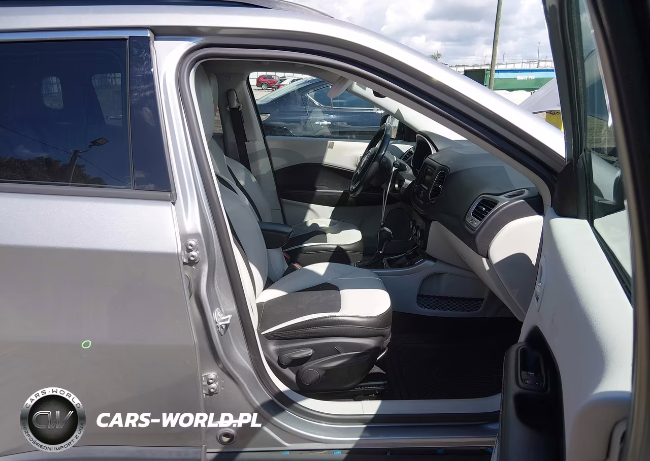 2018 Jeep Compass Latitude 4X4 VIN:3C4NJDBB3JT314268 - 5