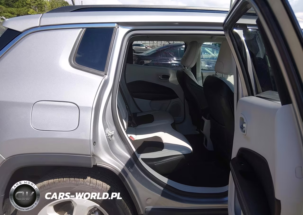 2018 Jeep Compass Latitude 4X4 VIN:3C4NJDBB3JT314268 - 8